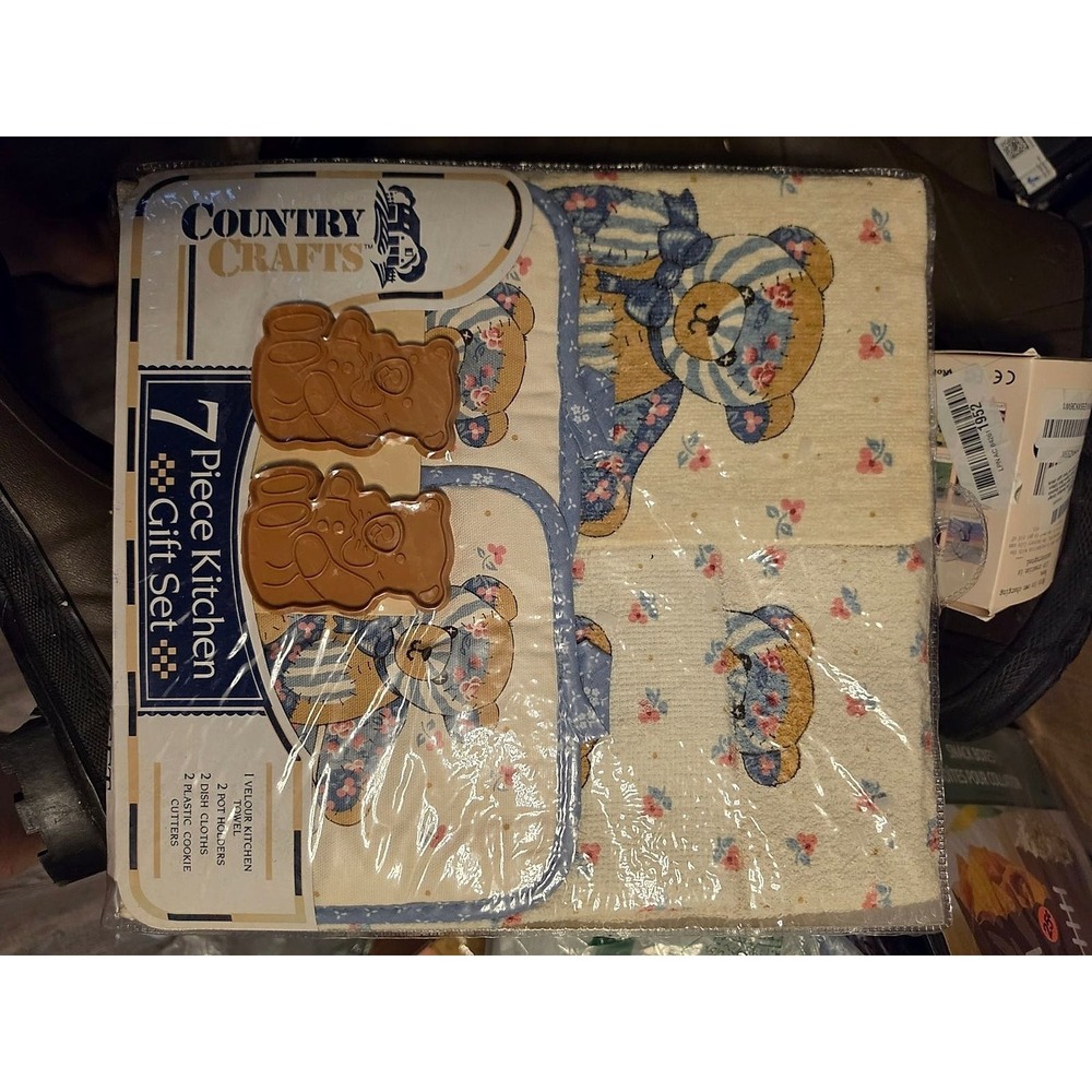 Country Crafts 7-Pc Teddy Bear Kitchen Gift Set Towel Pot Holders Cutters